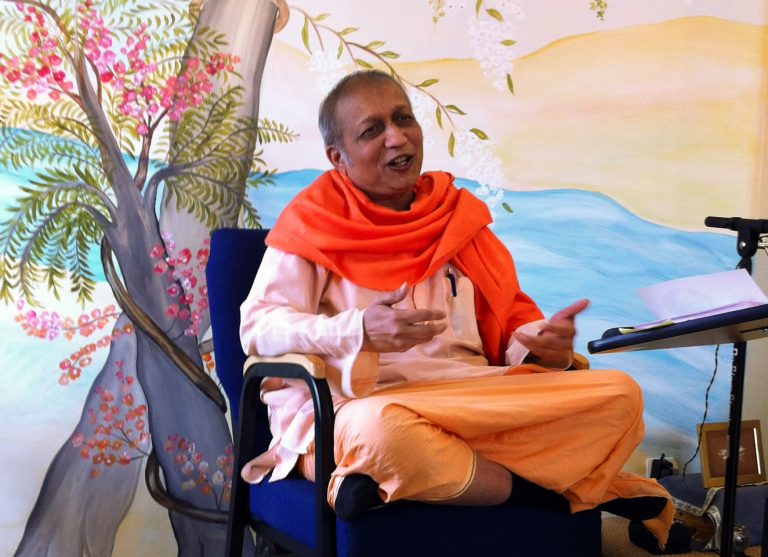 Read more about the article Karma Yoga Retreat – Swami Yogatmananda